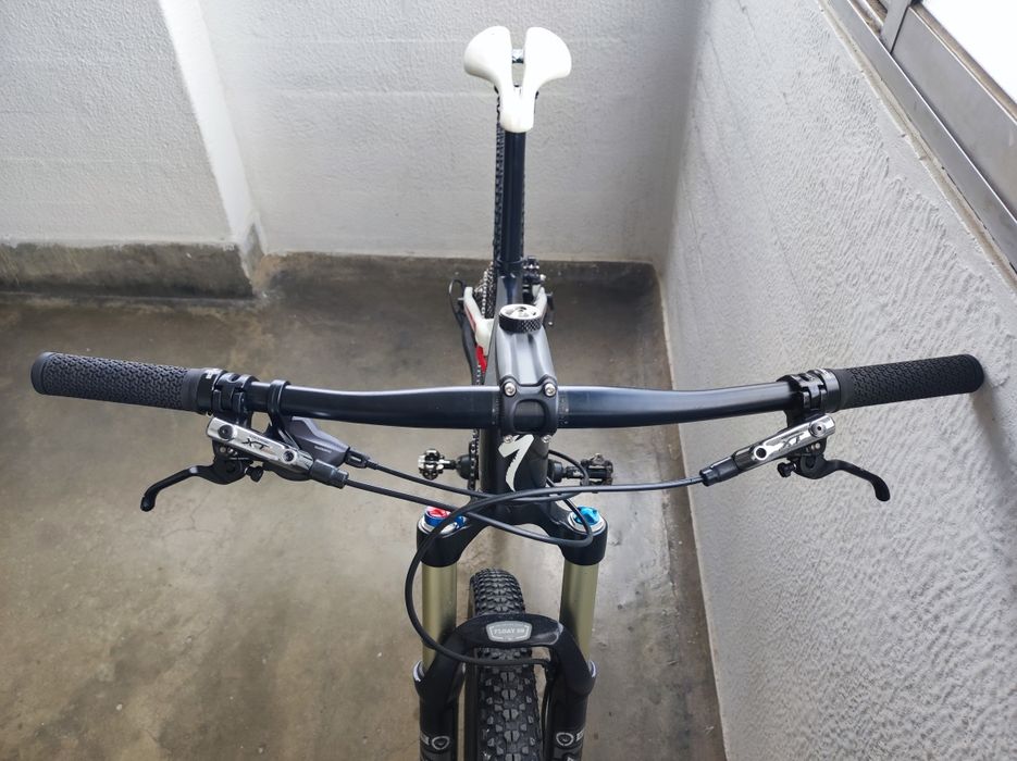 Bicicleta carbono suspensão tutal