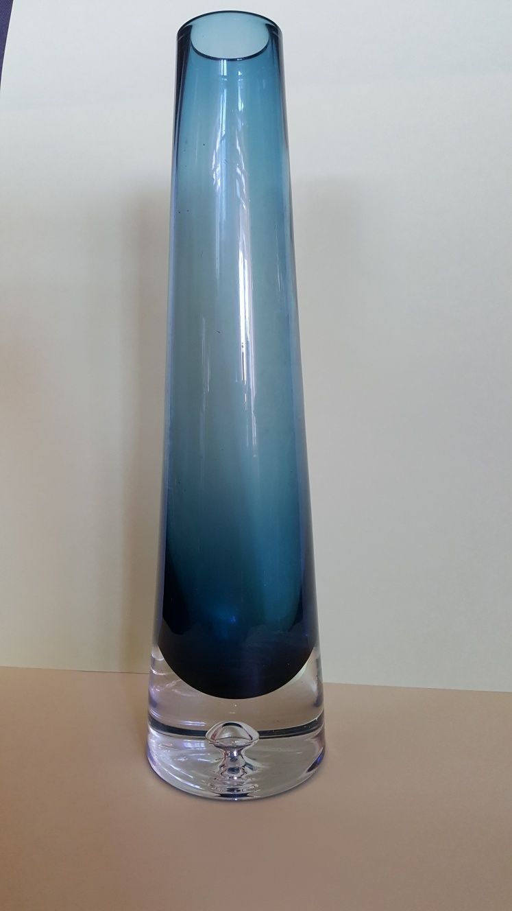 Wazon szklany niebieski Kosta sygnowany lata 50
