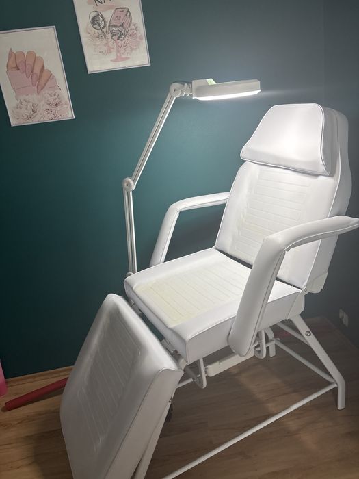Fotel kosmetyczny -leżanka z wysoka lampa(z lupą)