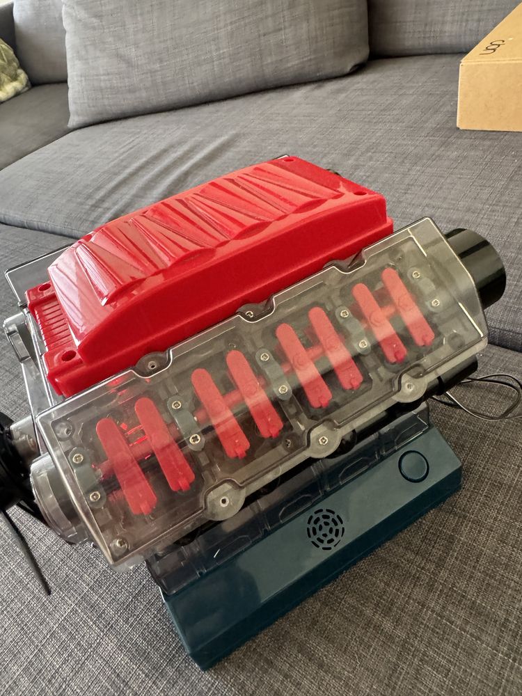 Model silnika spalinowego Wiky Stemnex V8