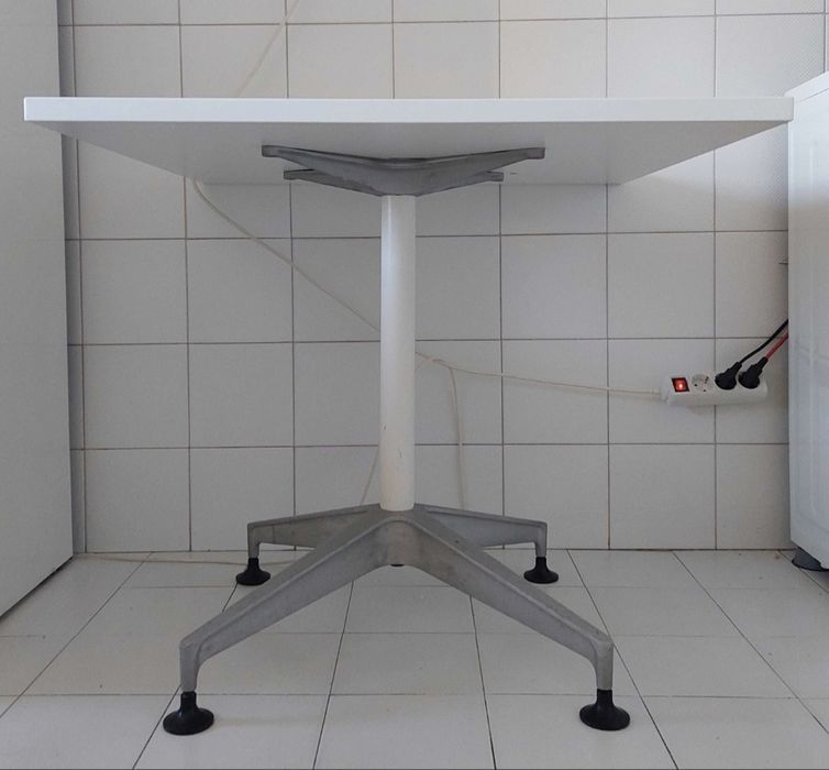 Mesa Herman Miller interior exterior cozinha quadrada branca 80x80x73