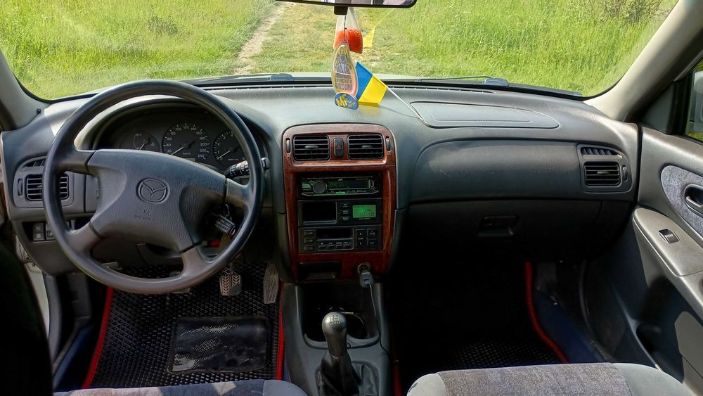 Мазда 626 Універсал 1998 рік