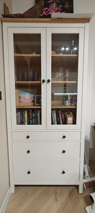 Witryna z 3 szufladami hemnes