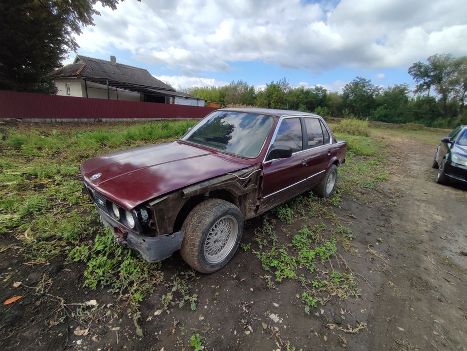 Bmw E30 324td піля повної реставрації кузова