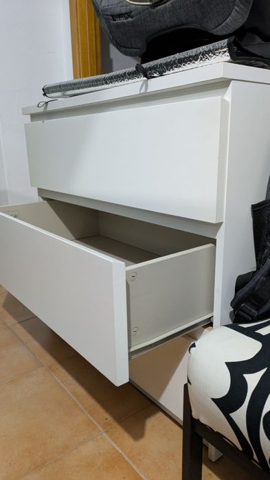 Malm cómoda 3 gavetas