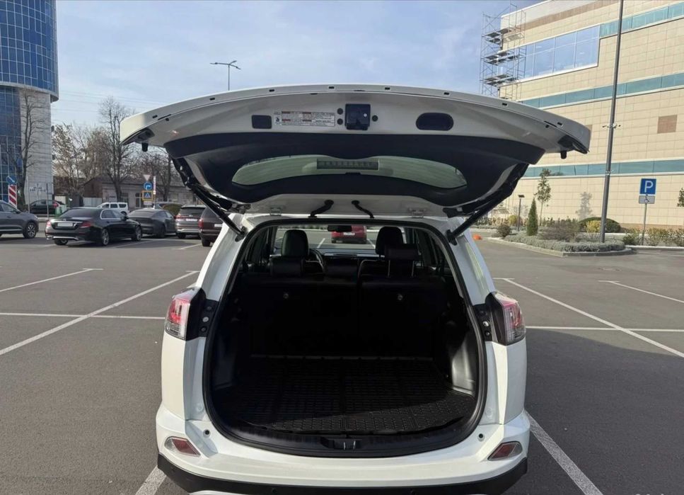 Toyota RAV4 2.5, 2016, 159 000 км