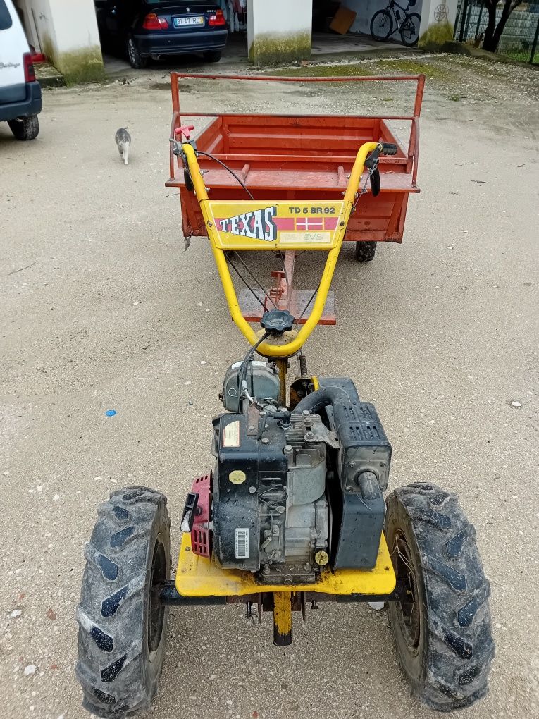 Motoenxada com reboque