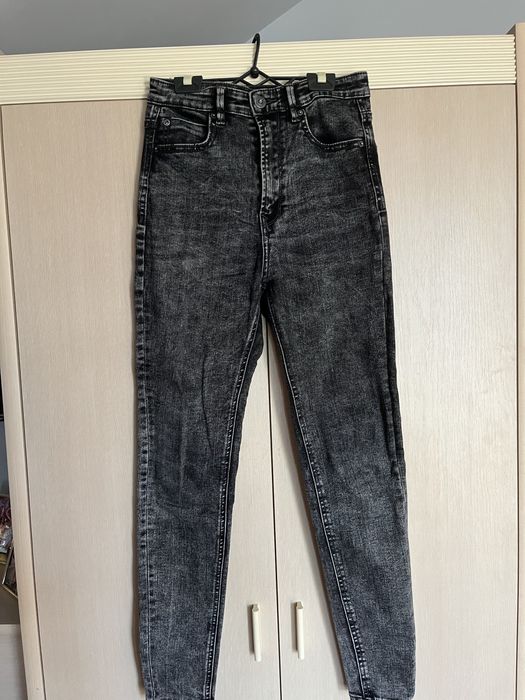 Jeansy damskie z wysokim stanem