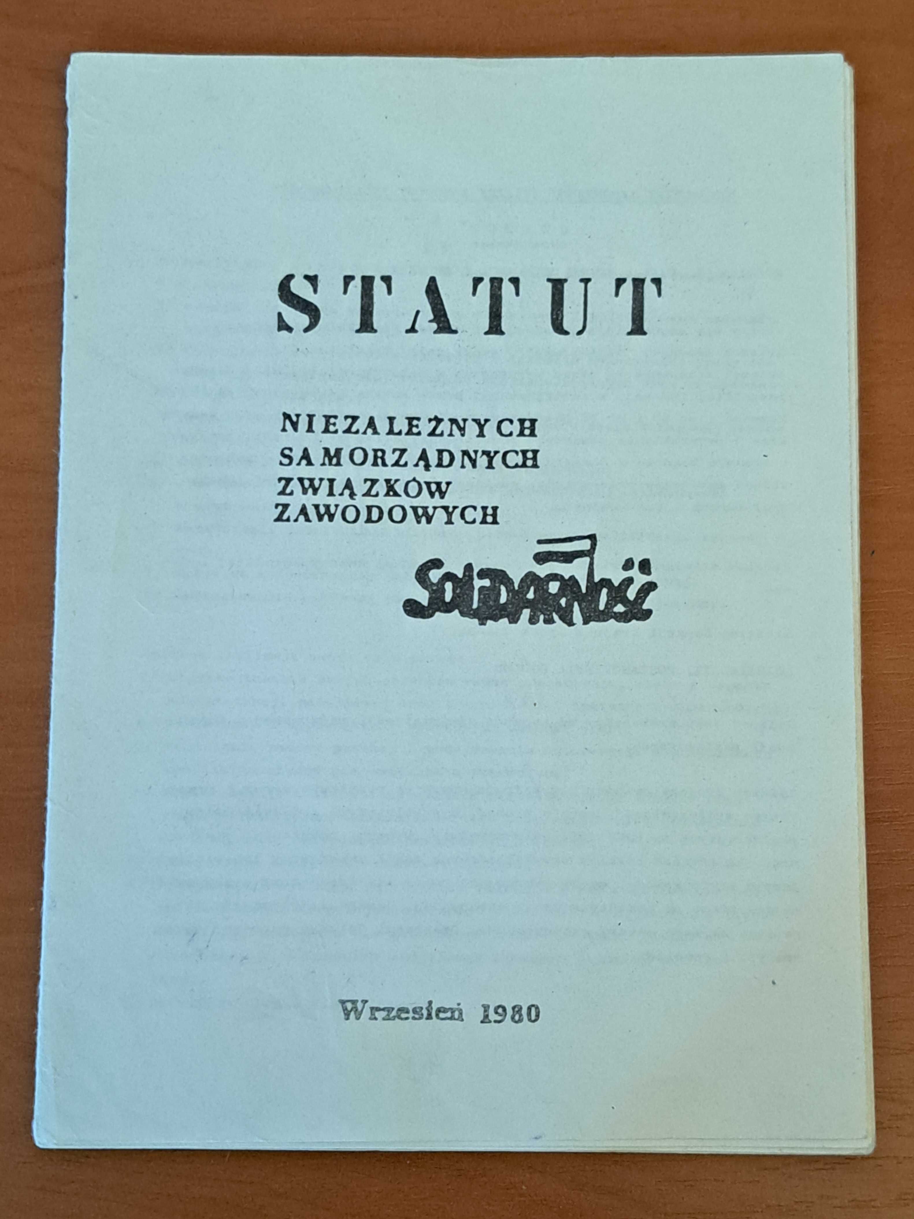 Odznaki statut Solidarność 1980 broszury cegiełka lata 80 XX wieku