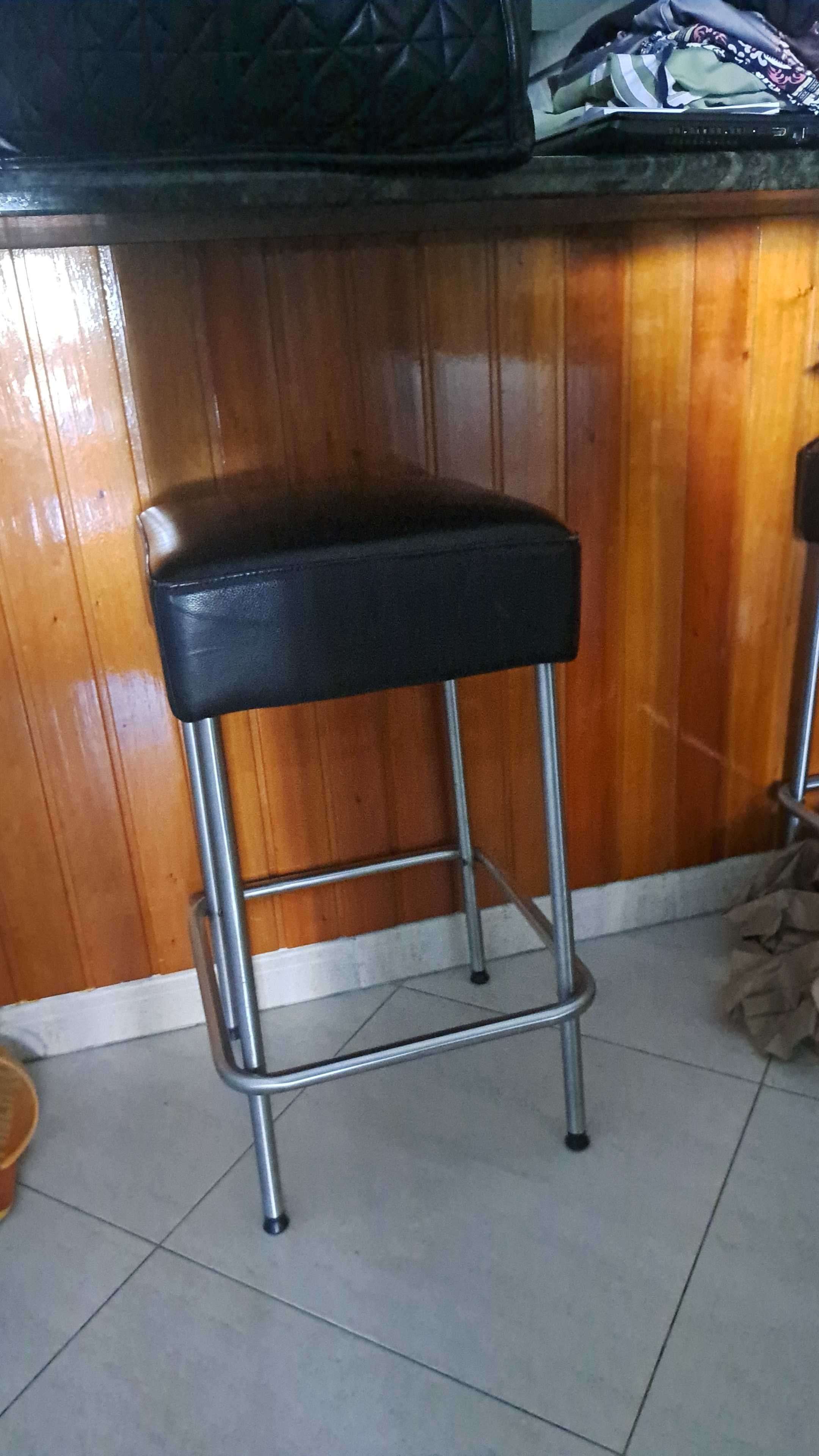 2 Bancos altos para bancada ou balcão ikea