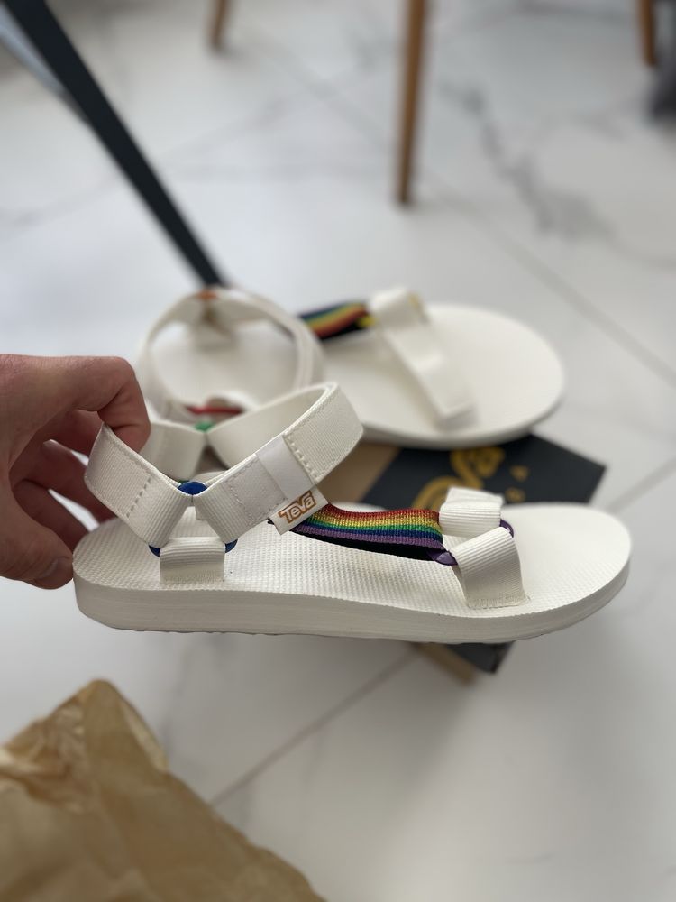 Продам сандалі Teva Original Universal Pride