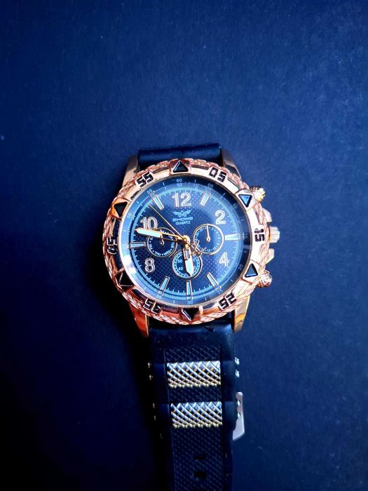 Relógio elegante em ótimo estado