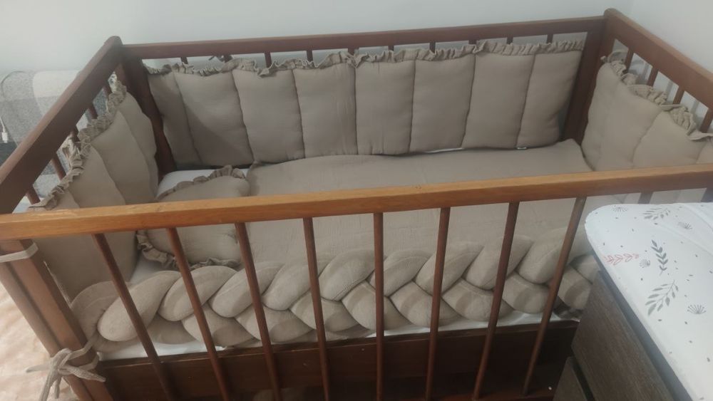 Муслінові бортики на три сторони ліжечка та косичка