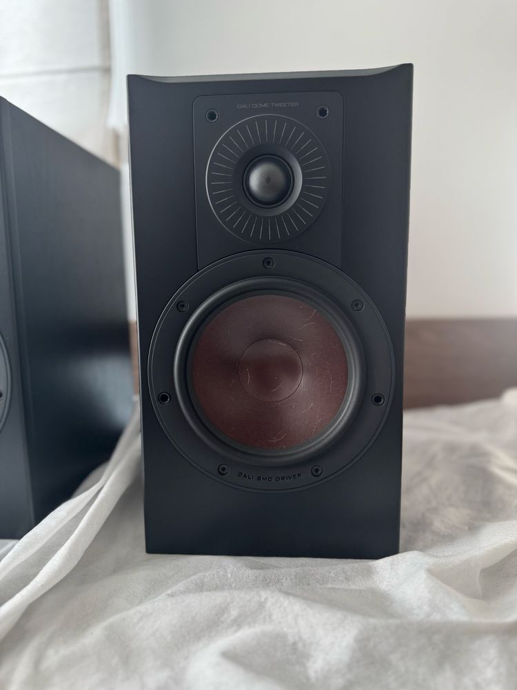 Kolumny podstawkowe DALI Opticon 2 MK2 – stan jak nowe
