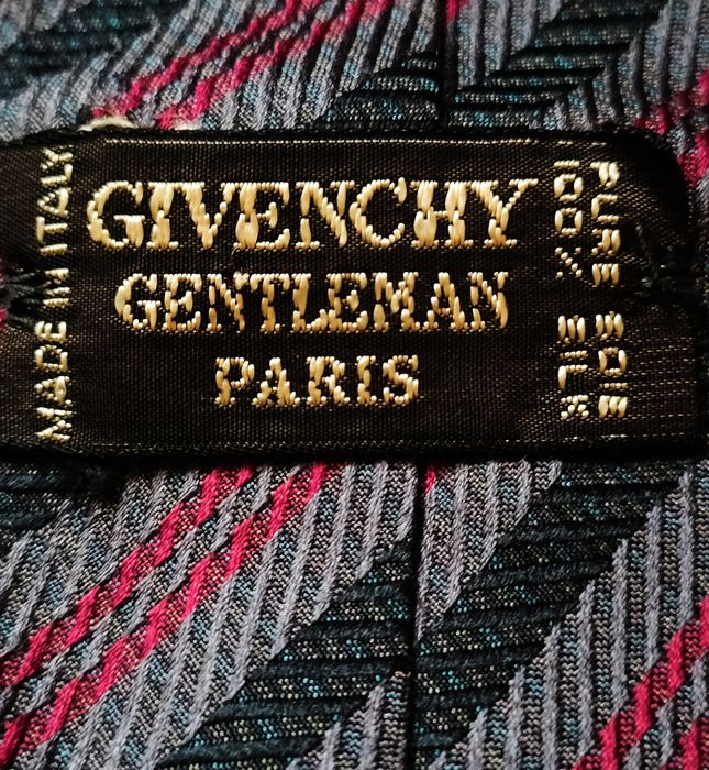 Elegancki jedwabny krawat od francuskiego projektanta Givenchy