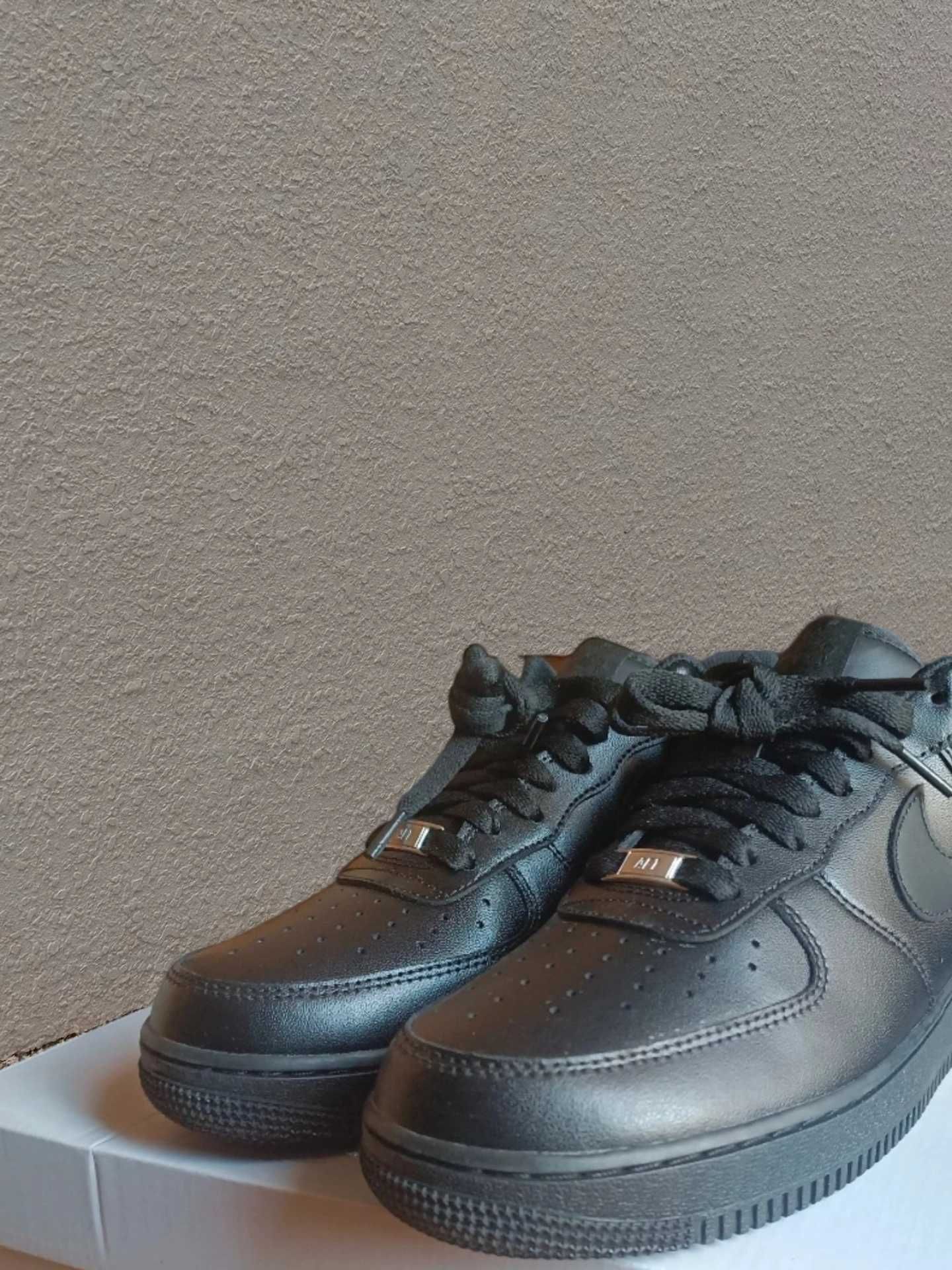 Szary unisex nowy Nike Air Force 1 Low '07 Black Rozmiar 40