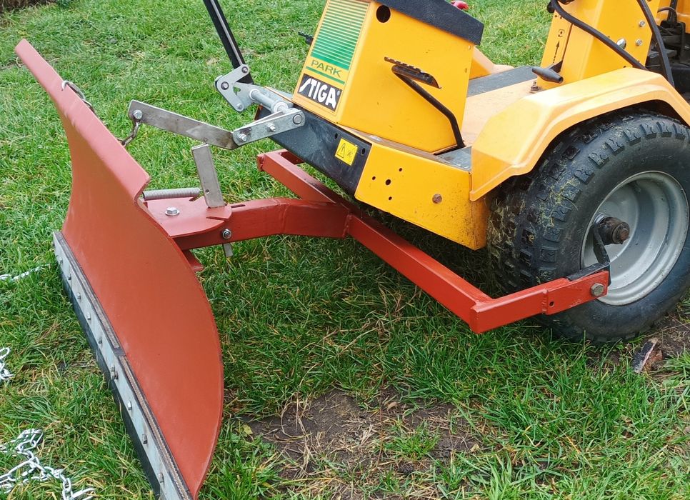 Pług do śniegu traktorek Stiga + łańcuchy.