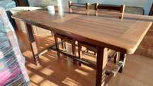 Mesa  de jantar e cadeiras