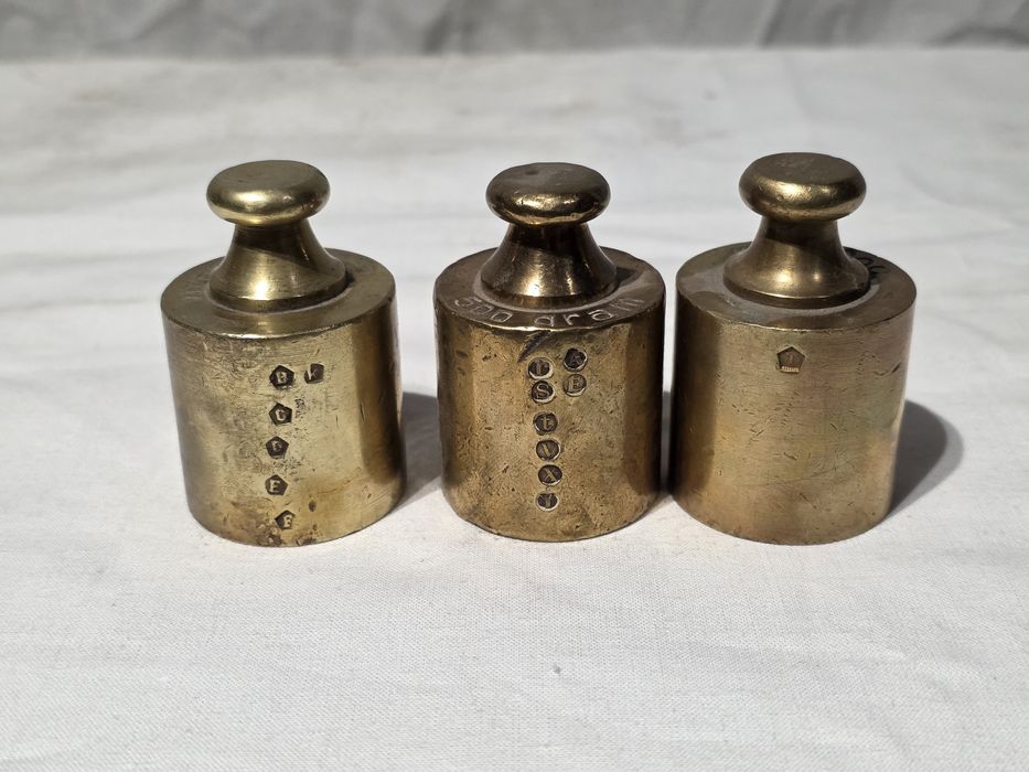 Zestaw trzech odważników mosiężnych 0.5kg