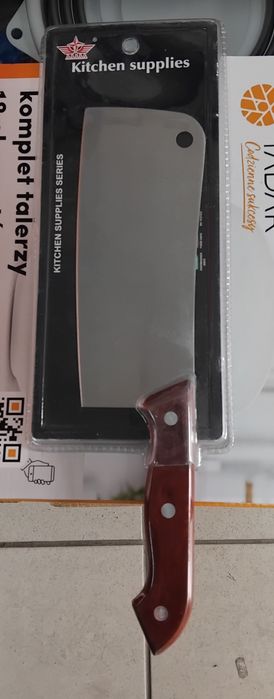 Nowy tasak z drewniana rączką