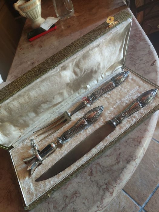 Conjunto para cortar pernas de presunto em caixa com alças de prata