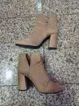 Botins beges novos