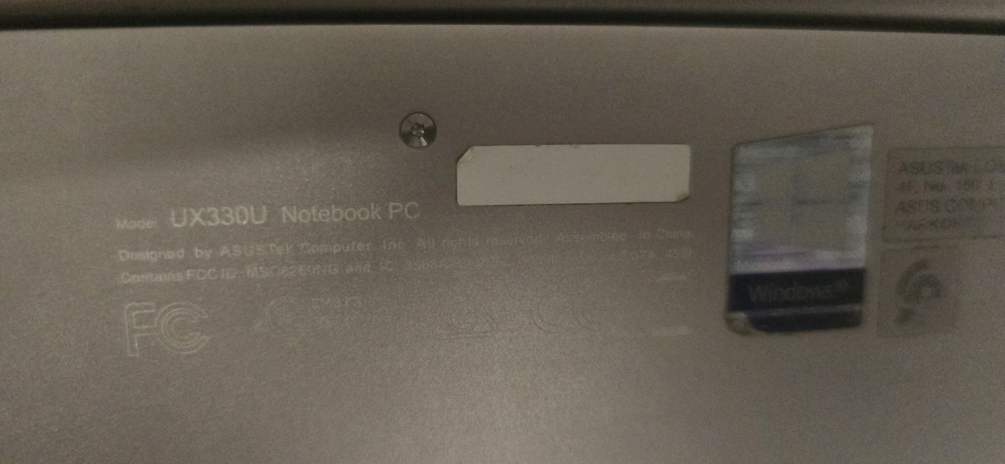 Ультрабук Asus ZenBook UX330U / 13.3" IPS / Intel Core i7