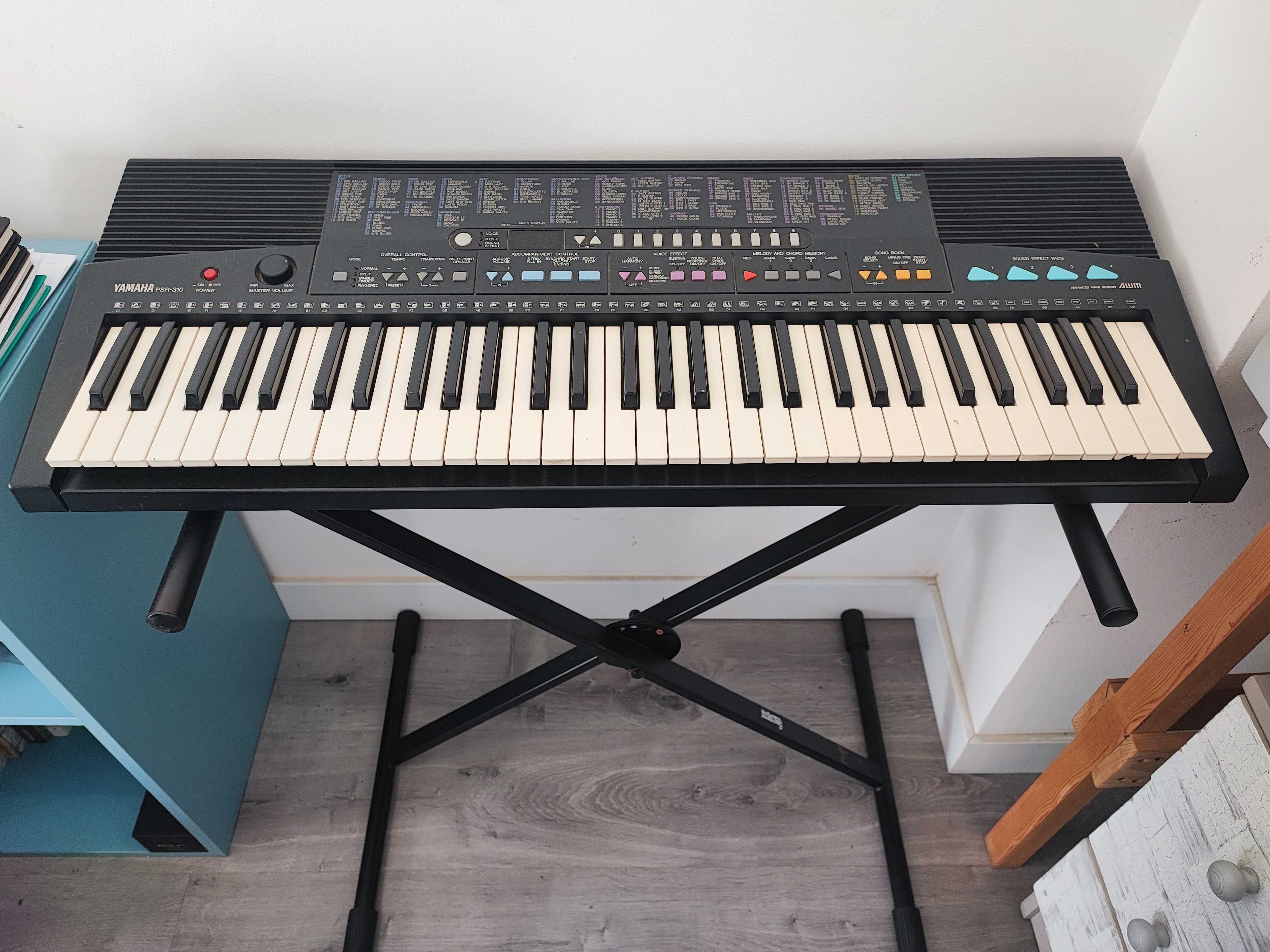 Teclado Yamaha PSR-310 com suporte