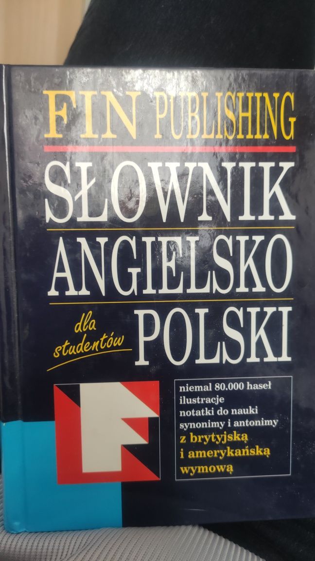 Obszerny słownik angielsko-polski dla studentów