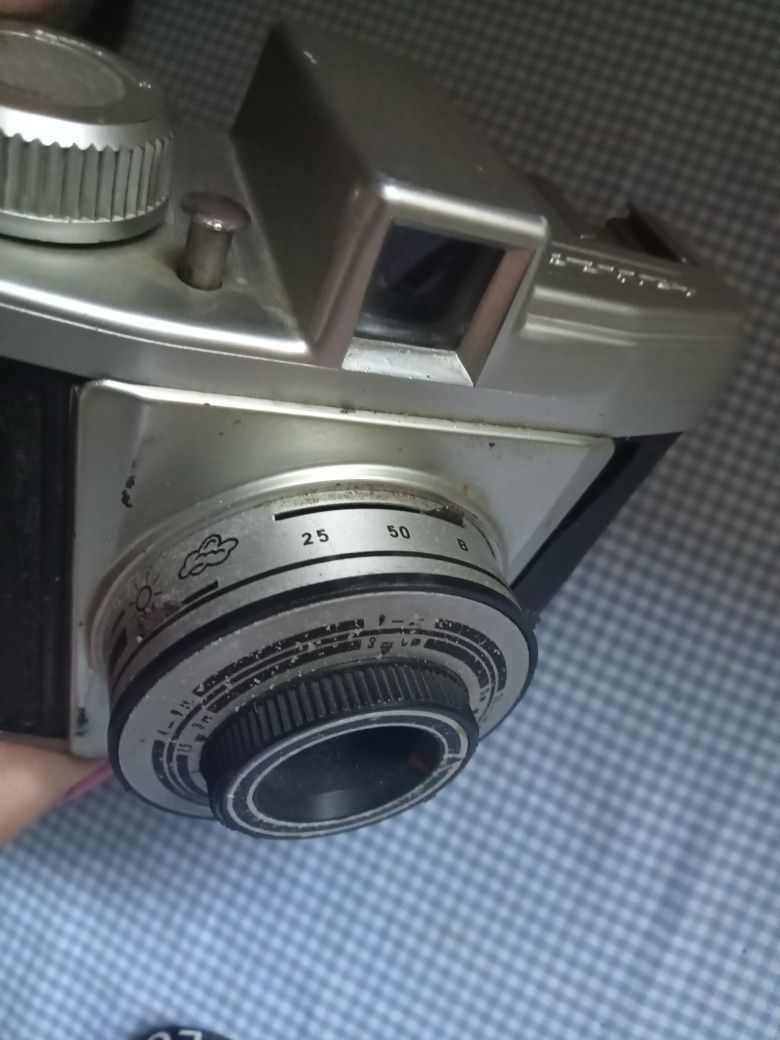 Máquina vintage com bolsa