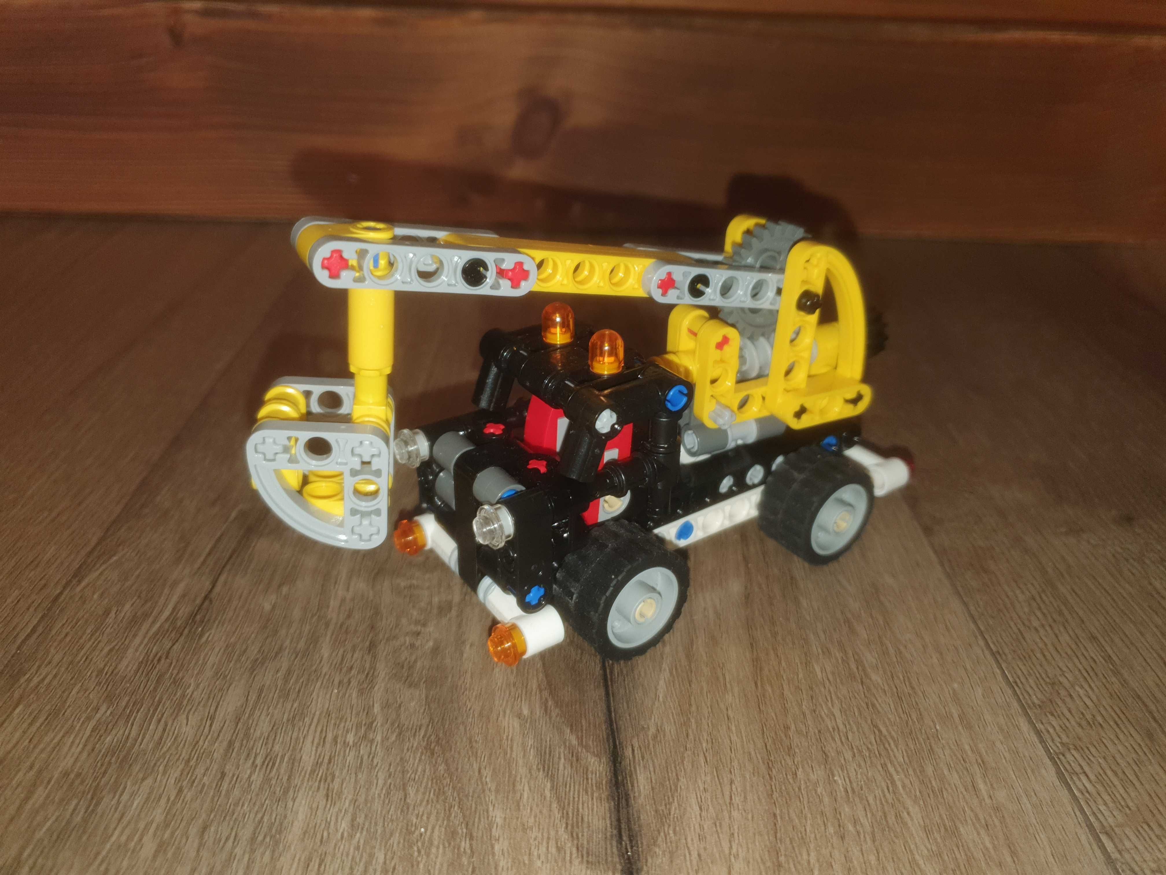42031 Ciężarówka z wysięgnikiem, LEGO® Technic