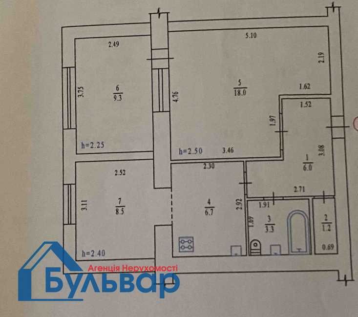 2к в цегляному будинку на Подолі з балконом