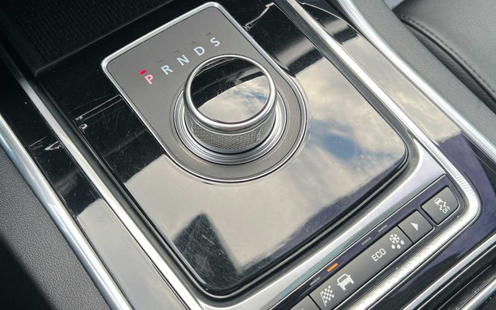 Jaguar XF 2015 рік