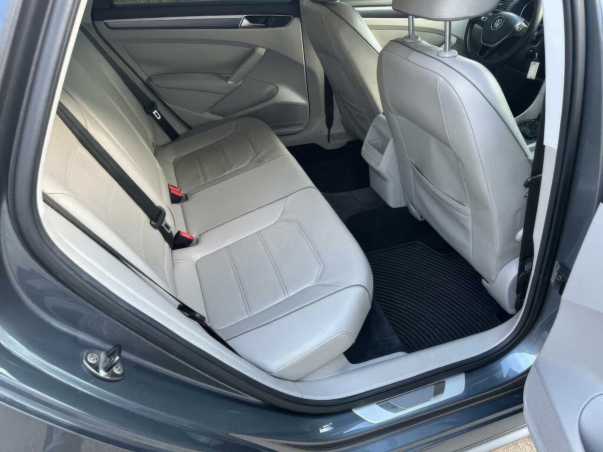 2016 Volkswagen Passat R-Line