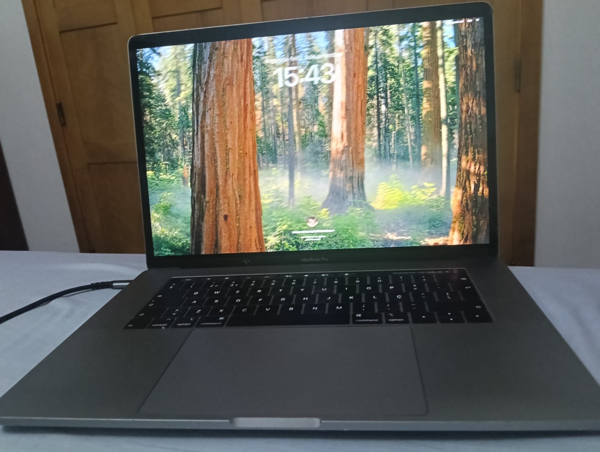 MacBook Pro 15  2019