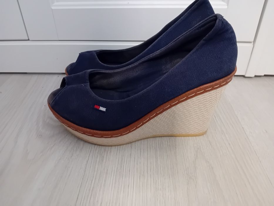 #Tommy Hilfiger buty granatowe na koturnie czółenka