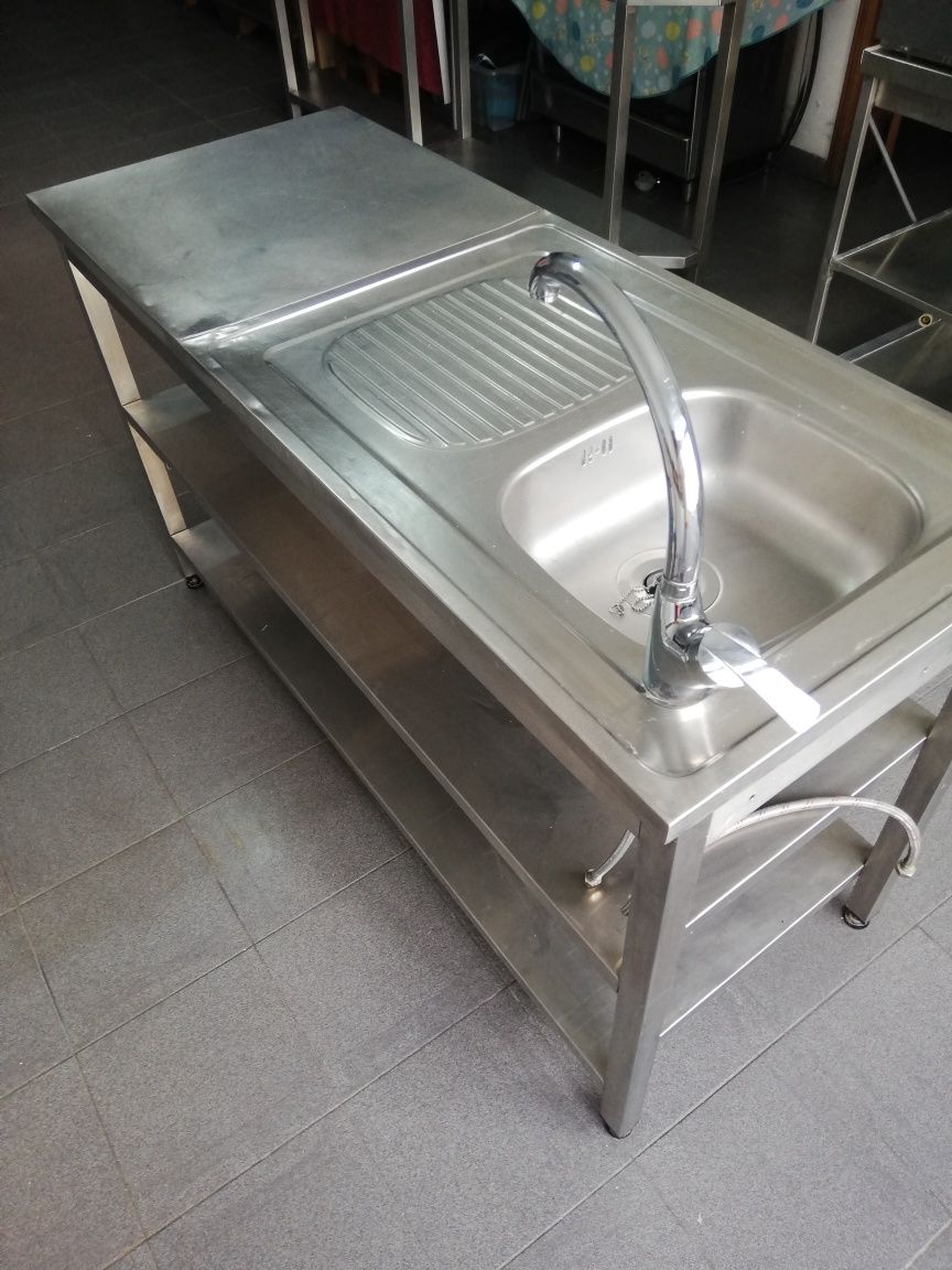 Bancadas Inox em muito bom eatado