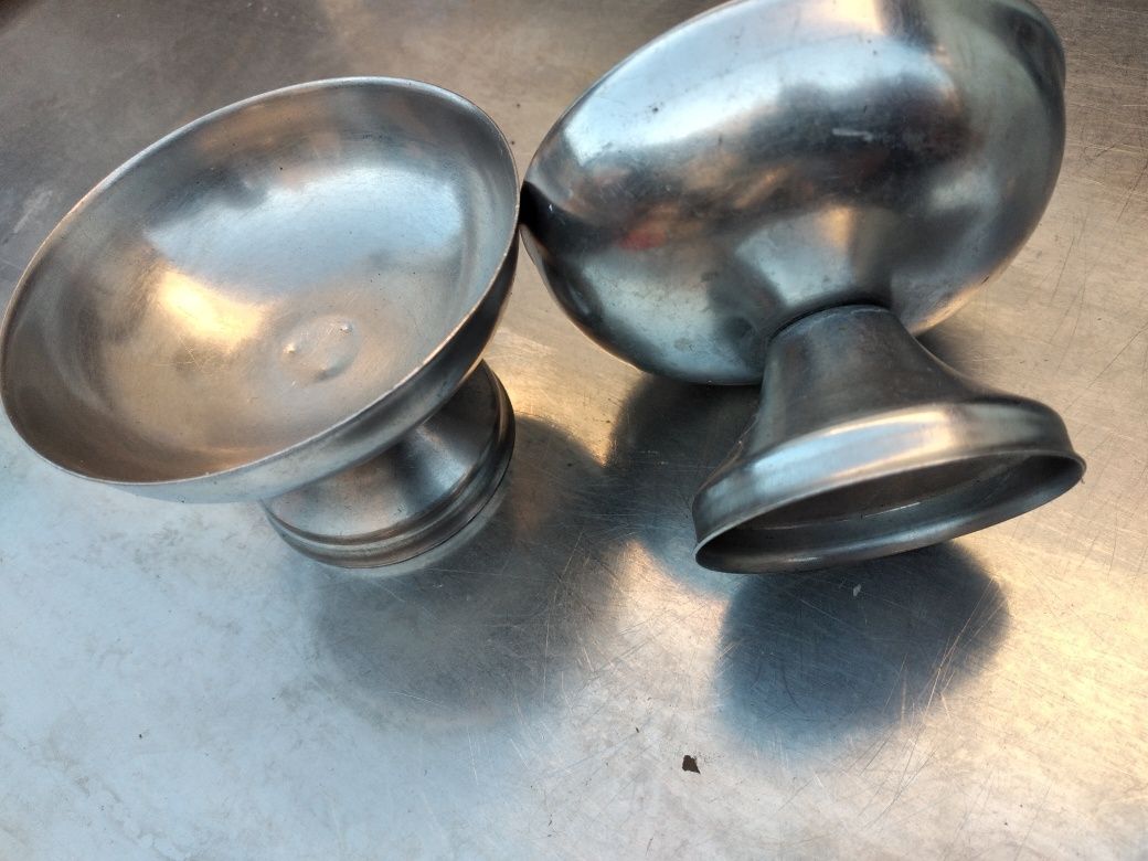 Travessas de inox e tijelas de sobremesa