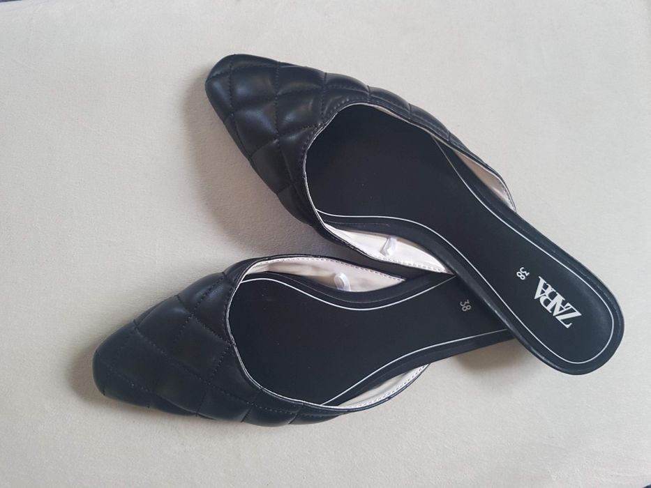 Zara czarne pikowane płaskie klapki Flat Mules 38