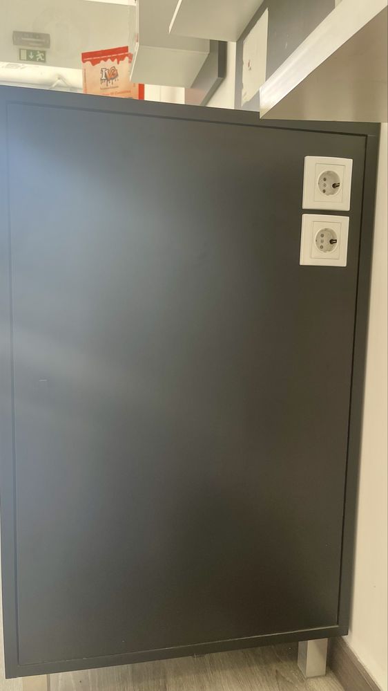 Movel com tomadas eletricas