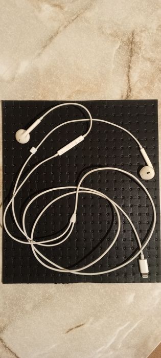 Наушники Apple EarPods with Mic Lighting