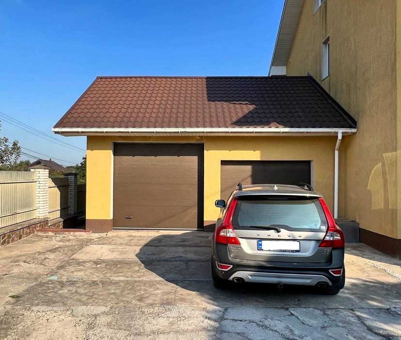 Продаж жилого будинку. Газ,камін,твердопалевний котел,гараж,підвал.