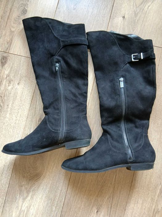 Високі чоботи із замші з широким голянищем