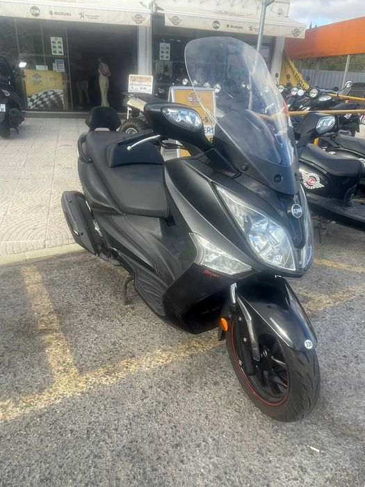 SYM GTS 300i - Scooter 300cc em excelente estado