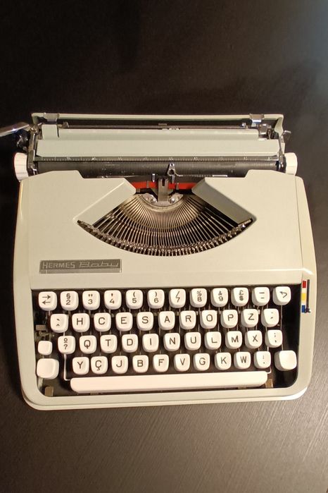 Máquina de escrever Hermes Baby