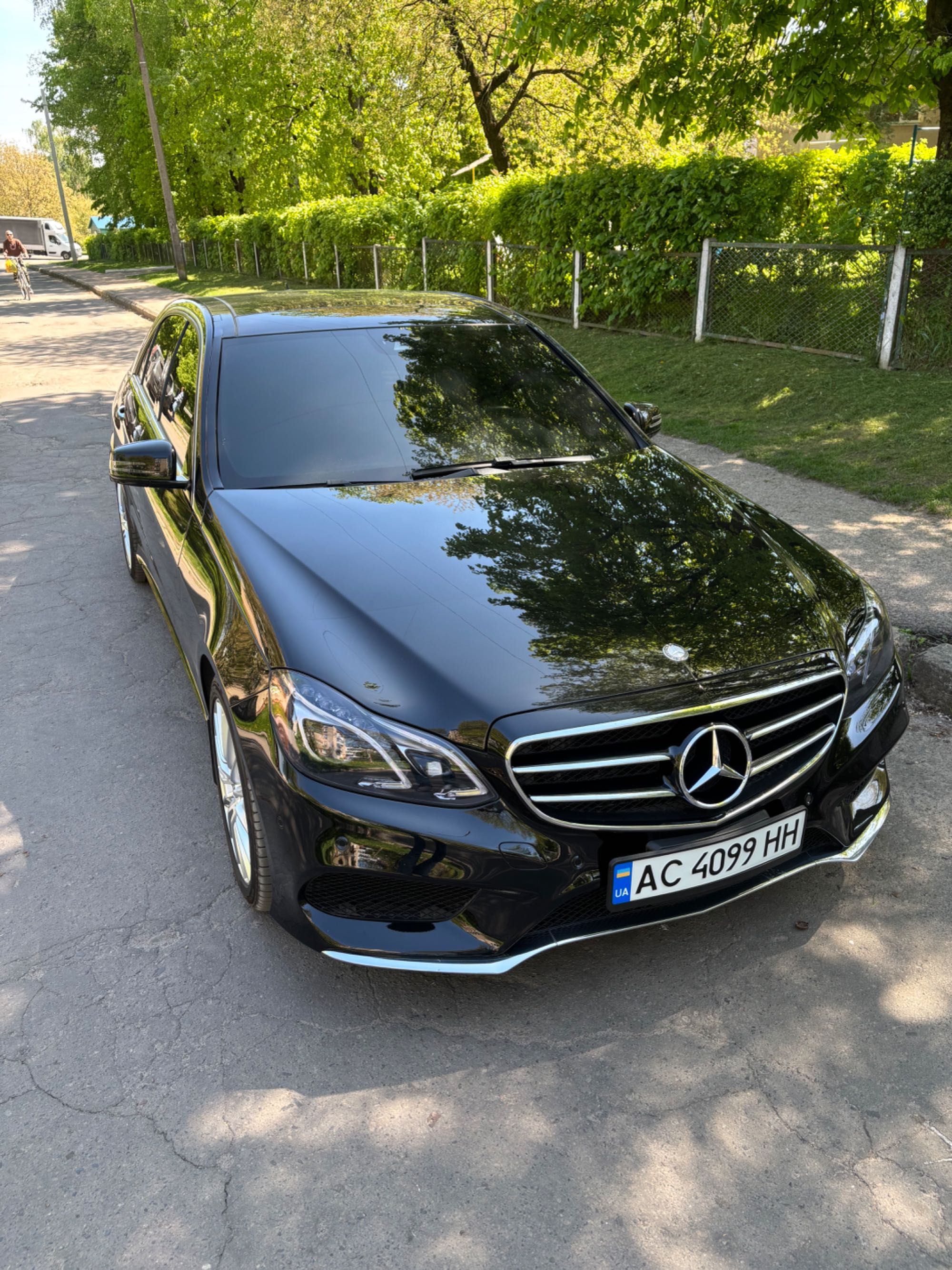 Автомобіль Mercedes Benz