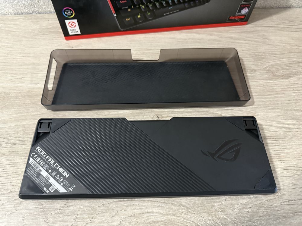 Беспроводная клавиатура с сенсорной кнопкой ASUS ROG FALCHION MX RED