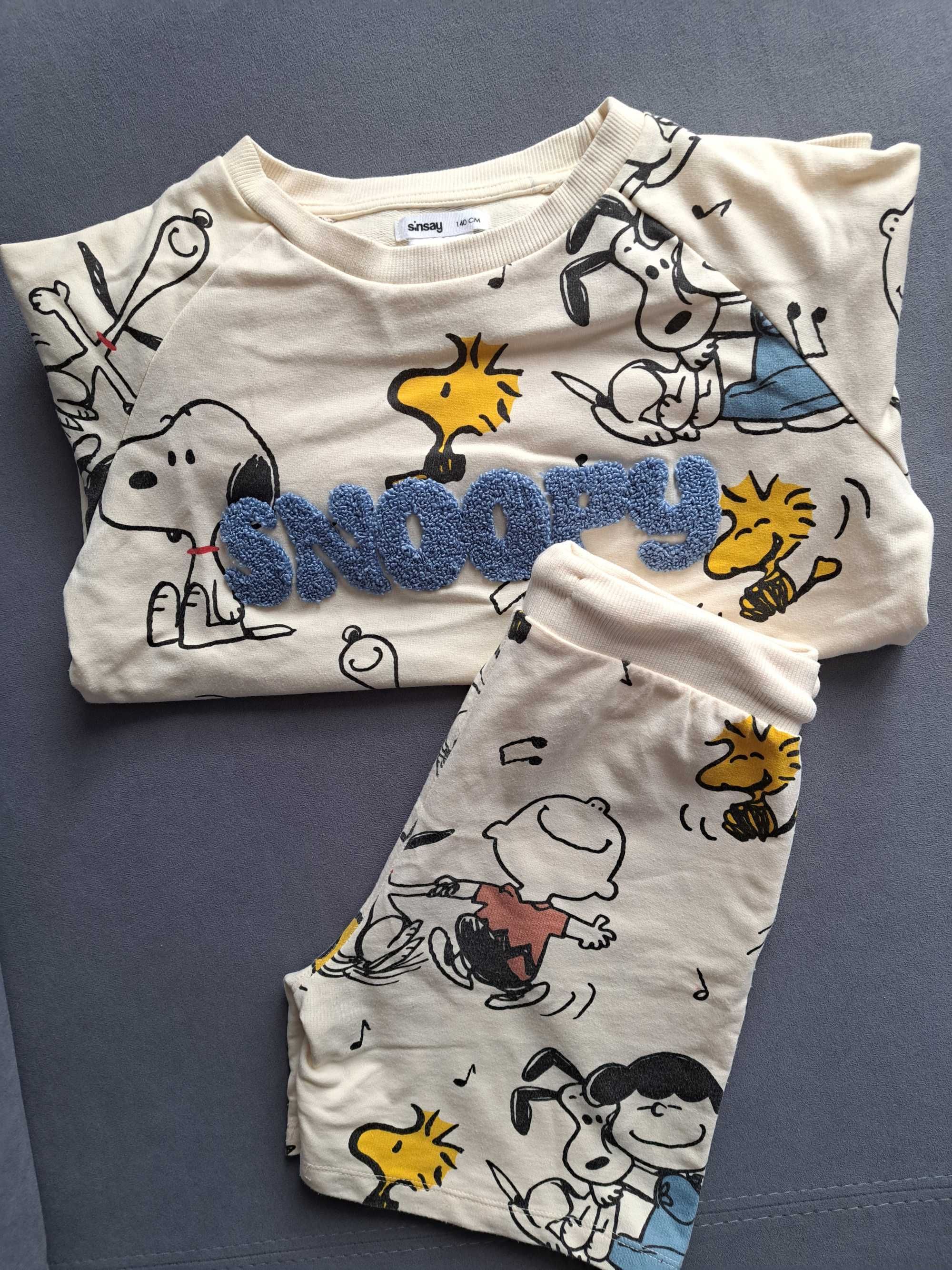 Komplet zestaw Peanuts Snoopy Sinsay bluza krótkie spodenki, 134 cm.