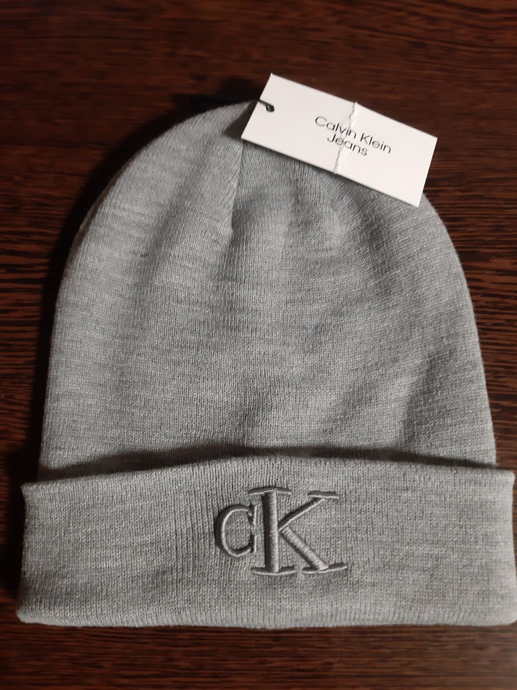 Шапка Calvin Klein.