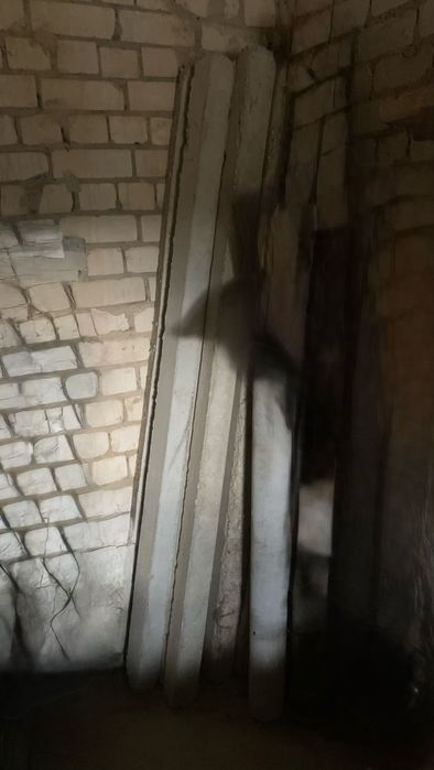 Армовані бетонні стовпчики для огорожі (паркану)  2 метра, 11 штук.